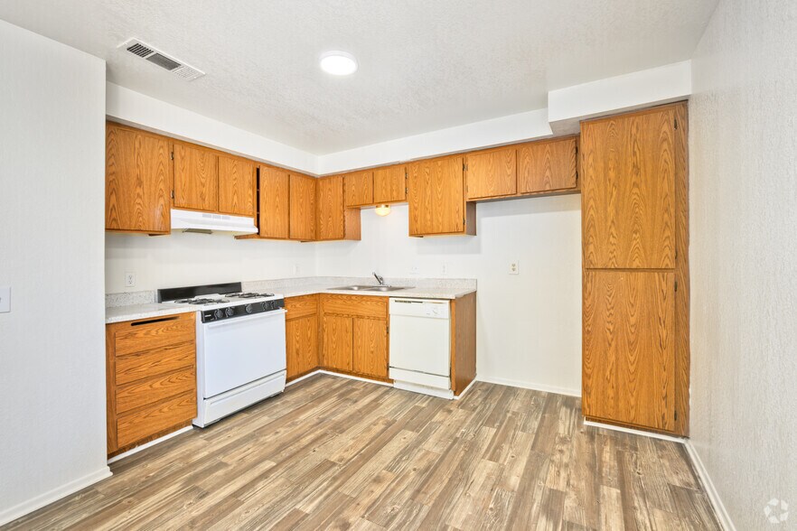 More Photos Of 755 E Virginia Way, Barstow Apartments For Sale