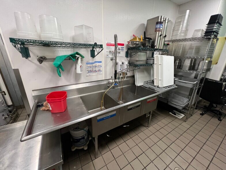 More Photos Of 5555 Laval Rd, Arvin Freestanding For Lease