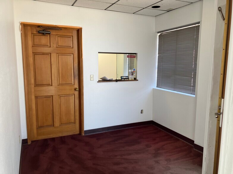 More Photos Of 5840 York Blvd, Los Angeles Office For Sale