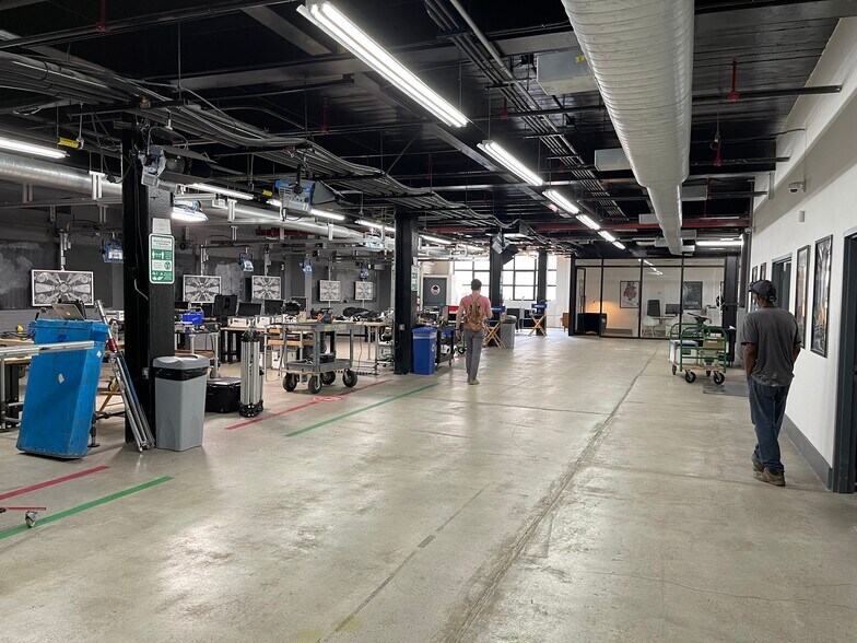 More Photos Of 218 Newell St, Brooklyn Manufacturing For Lease