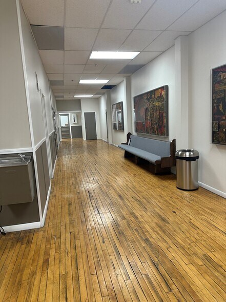 More Photos Of 1020 Cedar Ave, St Charles Light Manufacturing For Lease