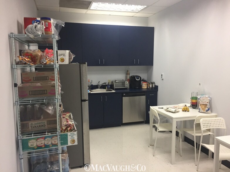 More Photos Of 150 S Los Robles Ave, Pasadena Office For Lease