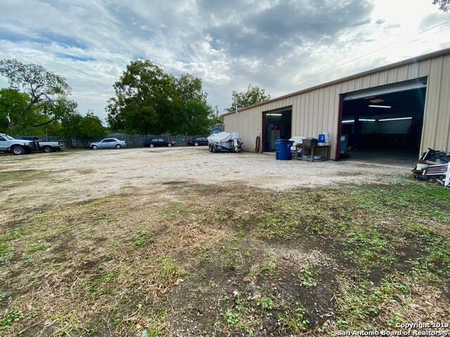 More Photos Of 5447 Seguin Rd, Kirby Auto Repair For Sale