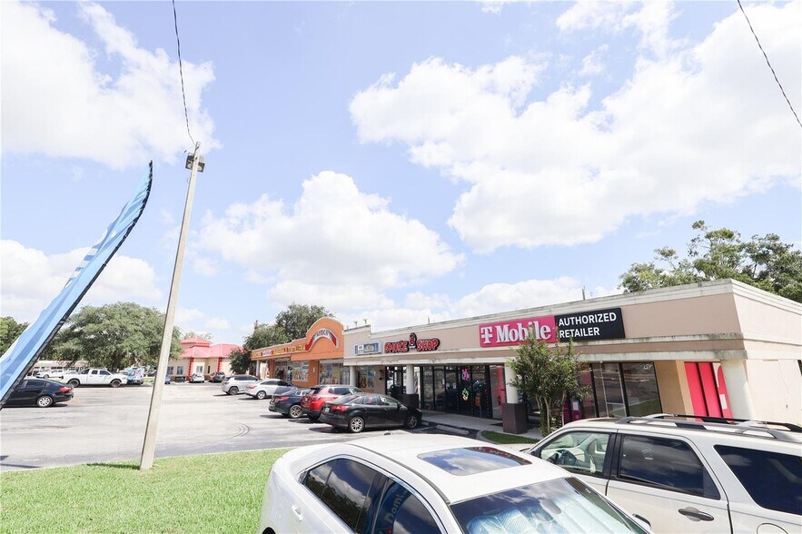 More Photos Of 5810-5840 SE Abshier Blvd, Belleview Storefront For Lease
