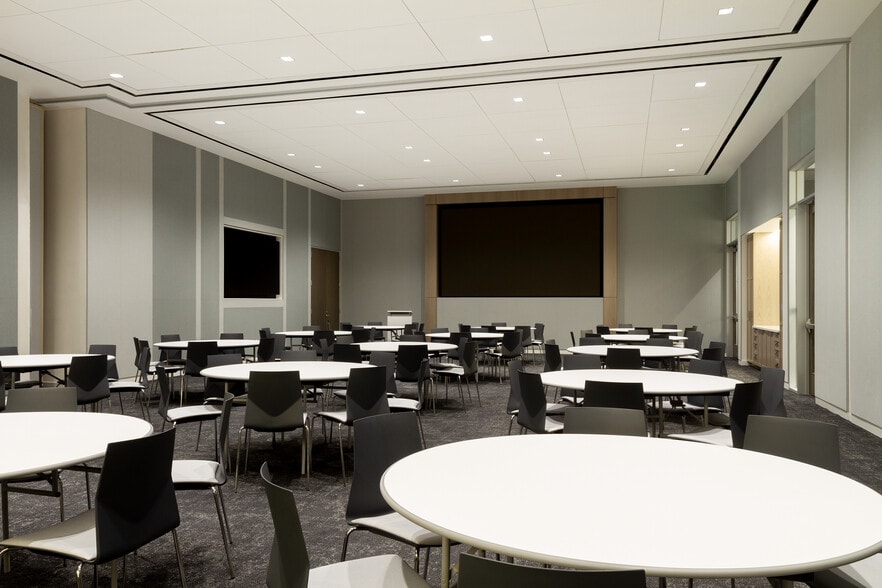 More Photos Of 3000 Pegasus Park Dr, Dallas Unknown For Lease