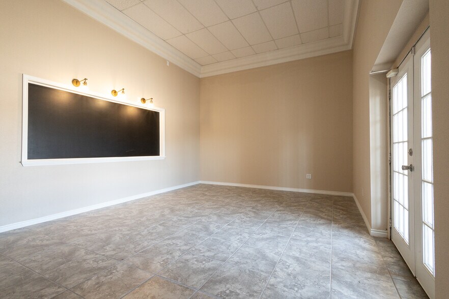 More Photos Of 13644 David Dr, El Paso Showroom For Lease