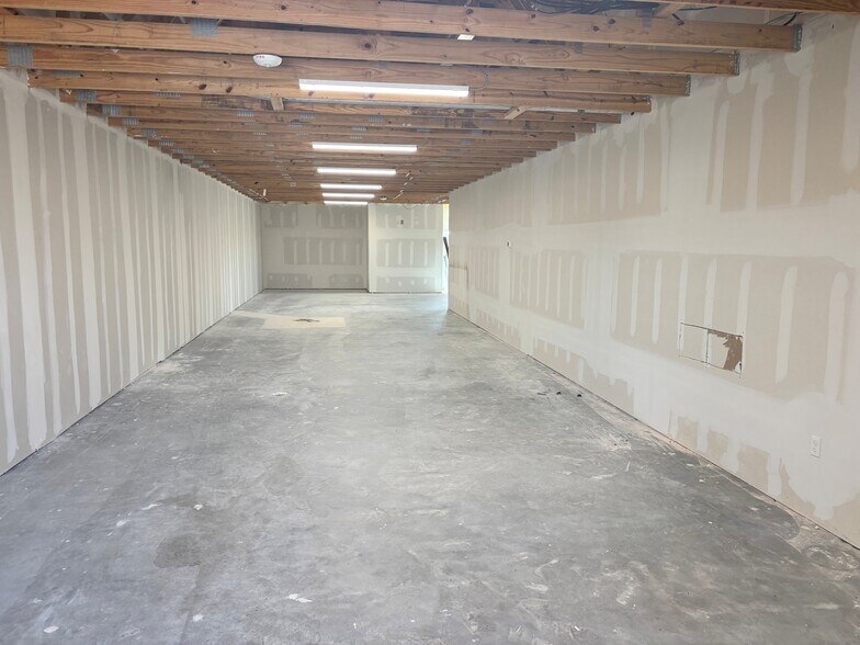 More Photos Of 1660 W Chapman Dr, Sanger Medical For Lease