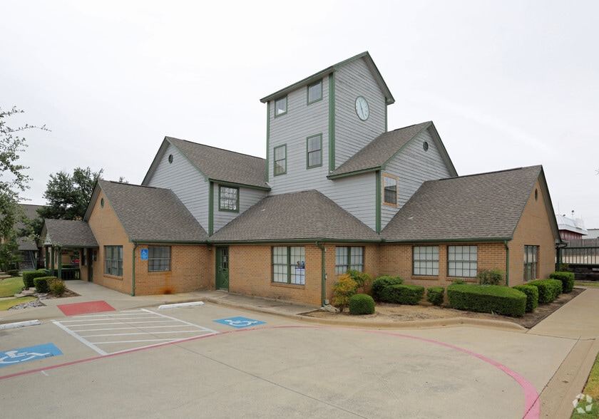 More Photos Of 412 N Main St, Euless Medical For Lease