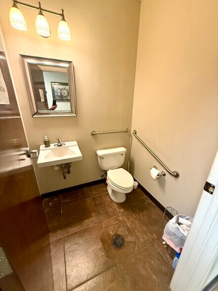 More Photos Of 12760 Lorraine Rd, Biloxi General Retail For Lease