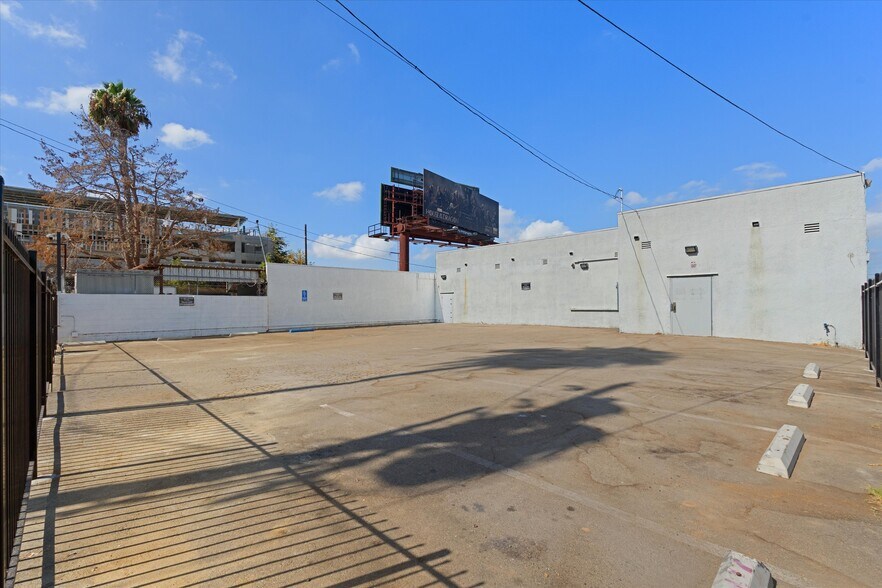 More Photos Of 2000 S La Cienega Blvd, Los Angeles Storefront For Lease