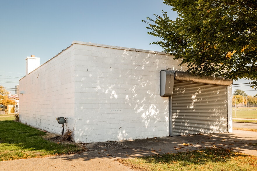 More Photos Of 2200 Vermont St, Detroit Auto Repair For Sale