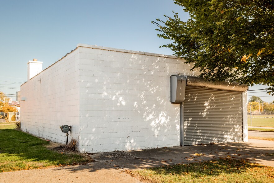 More Photos Of 2200 Vermont St, Detroit Auto Repair For Sale