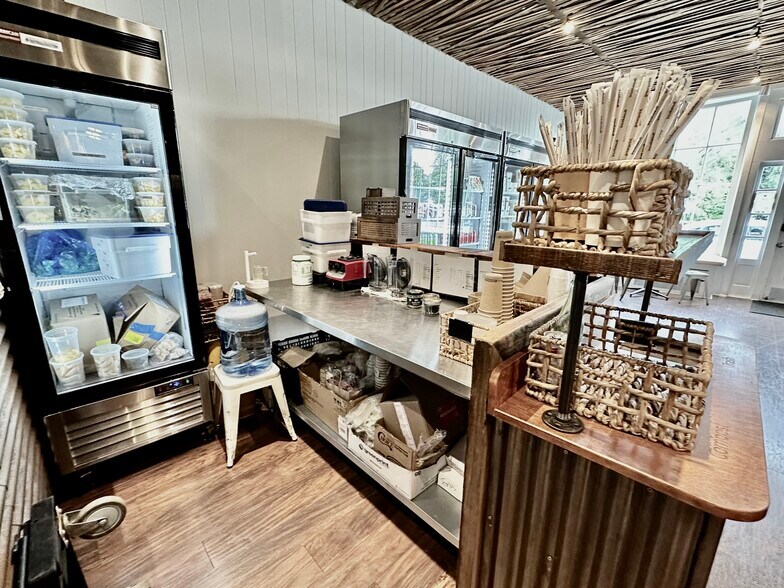 More Photos Of 3 Strickland Rd, Cos Cob Freestanding For Lease