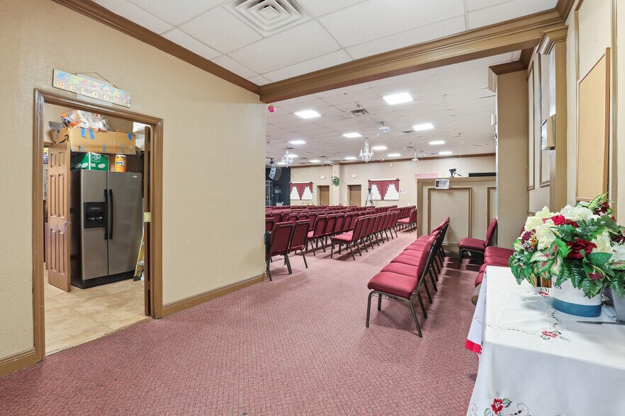 More Photos Of 300 Leonard Blvd, Lehigh Acres Warehouse For Sale