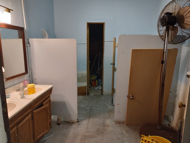 More Photos Of 126 Rutgers Ave, Jersey City Specialty For Sale