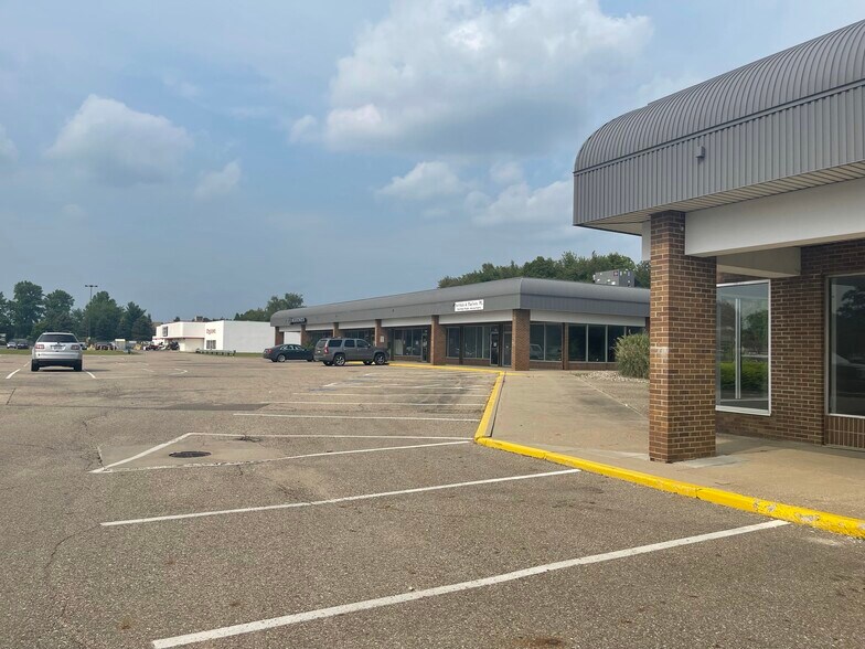 More Photos Of 111-281 US 131, Three Rivers Unknown For Lease