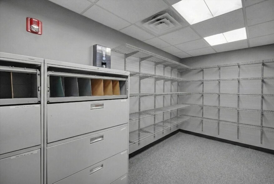 More Photos Of 426 Warren St, Reading Office For Sale