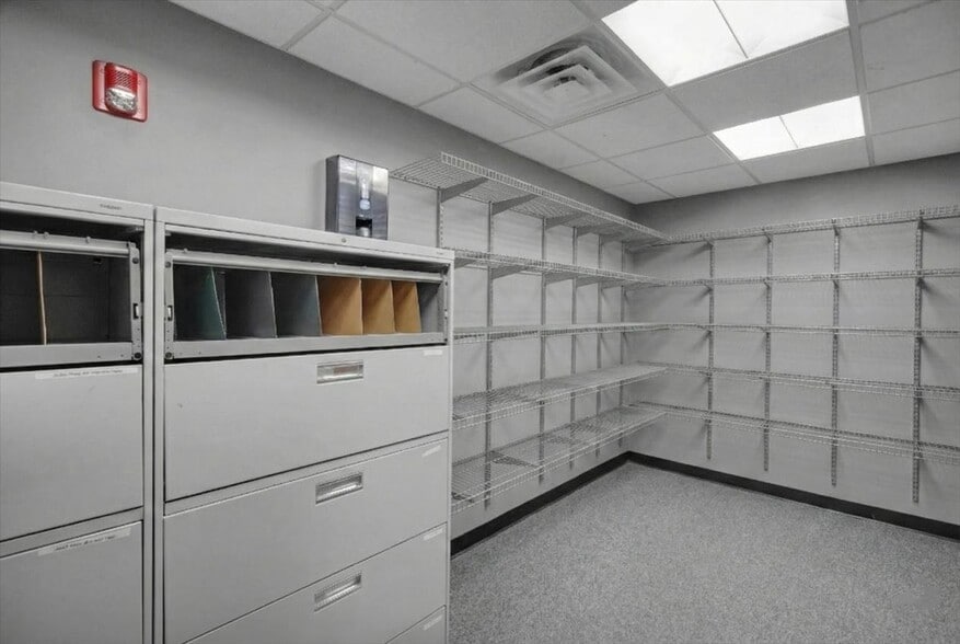 More Photos Of 426 Warren St, Reading Office For Sale