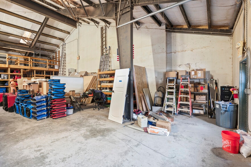 More Photos Of 105 E Cornwell Ln, Purcellville Warehouse For Sale