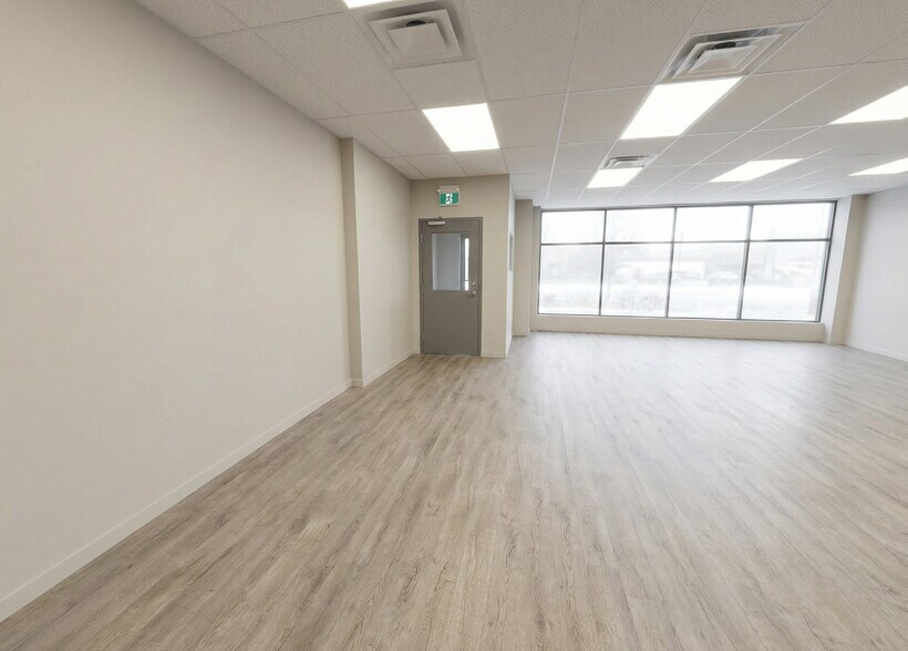 More Photos Of 108 Parkdale Ave N, Hamilton Freestanding For Sale