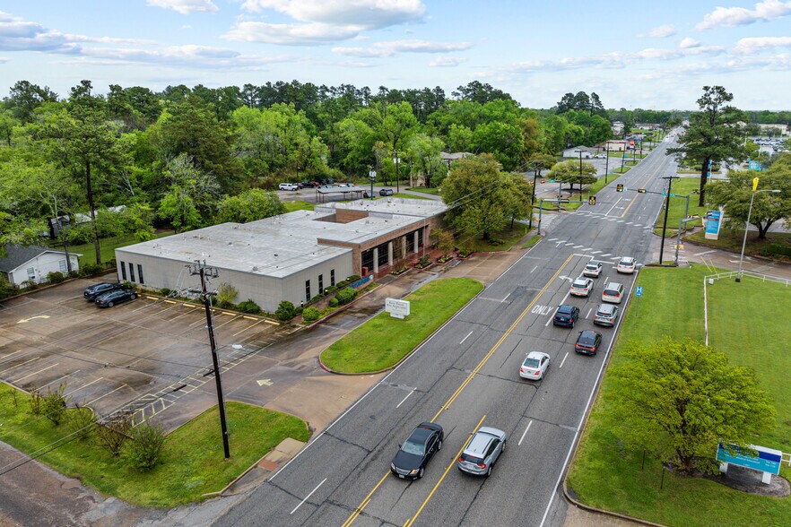 More Photos Of 1306 W Frank Ave, Lufkin Medical For Sale