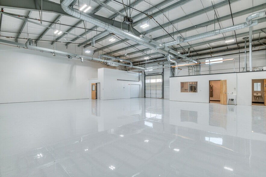 More Photos Of 62958 NE Layton Ave, Bend Light Manufacturing For Sale