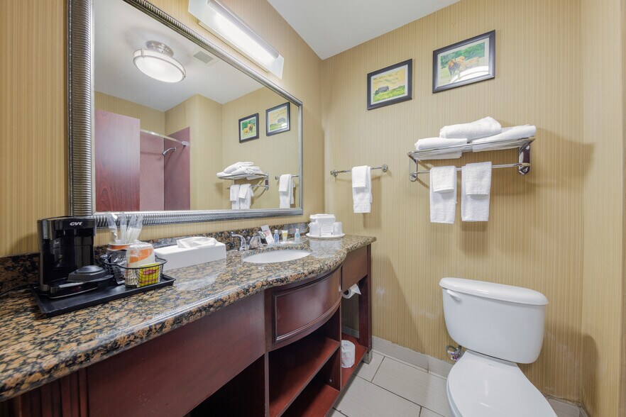 More Photos Of 201 SE Interstate Dr, Lawton Hotel For Sale