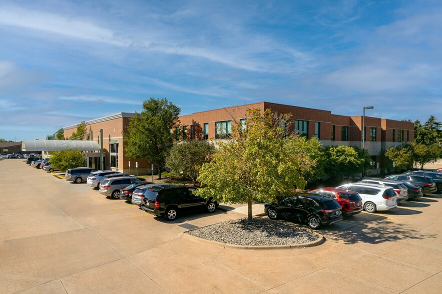Primary Photo Of 43475 Dalcoma Dr, Clinton Township Medical For Lease