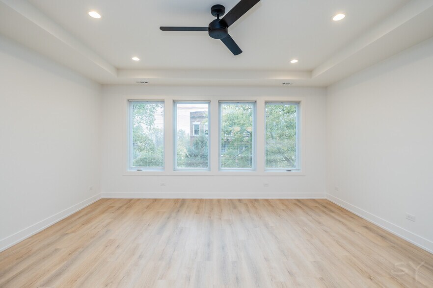 More Photos Of 6050 Eberhart ave, Chicago Apartments For Sale