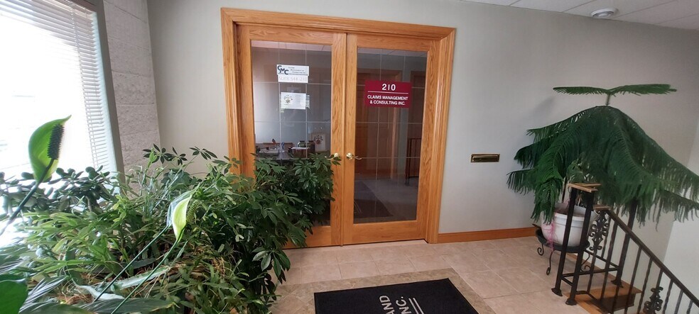More Photos Of 544-554 3rd St NW, Elk River Office For Lease