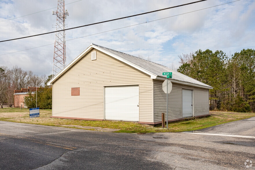 More Photos Of 300 Wilson Ave, Wakefield Sussex Self Storage For Sale