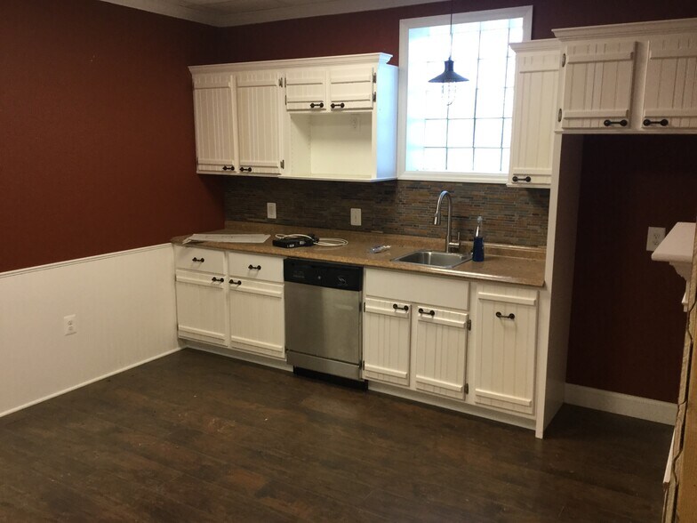 More Photos Of 1010 Rose Ave, Runnemede Flex For Sale