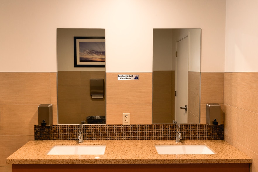 More Photos Of 220 S Church St, Lodi Freestanding For Lease