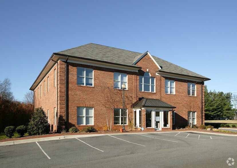 More Photos Of 4550 Country Club Rd, Winston-Salem Medical For Sale
