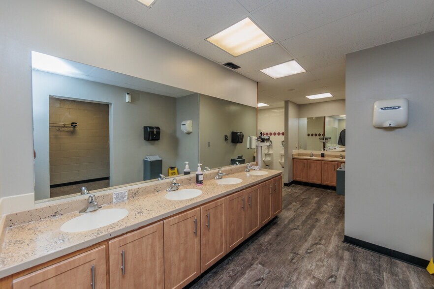 More Photos Of 5133 Darrow Rd, Hudson Health Club For Sale