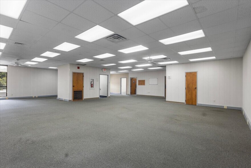 More Photos Of 9846 State Highway 31 E, Tyler Medical For Sale