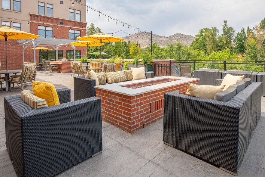 More Photos Of 1027 Washington Ave, Golden Apartments For Lease