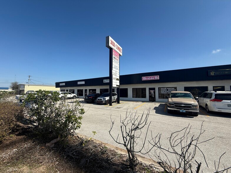 More Photos Of 2020 S Combee Rd, Lakeland Warehouse For Lease