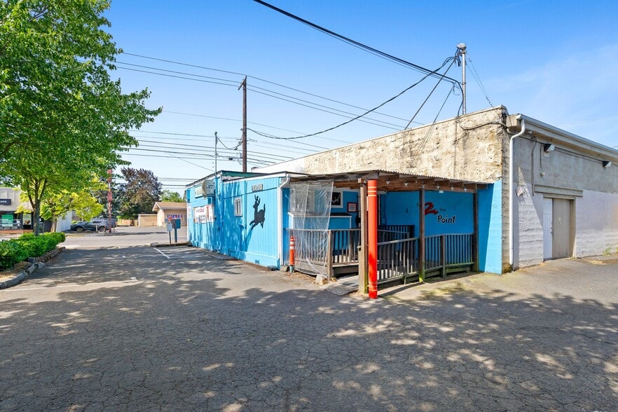 More Photos Of 5277 N Lombard St, Portland Bar For Sale