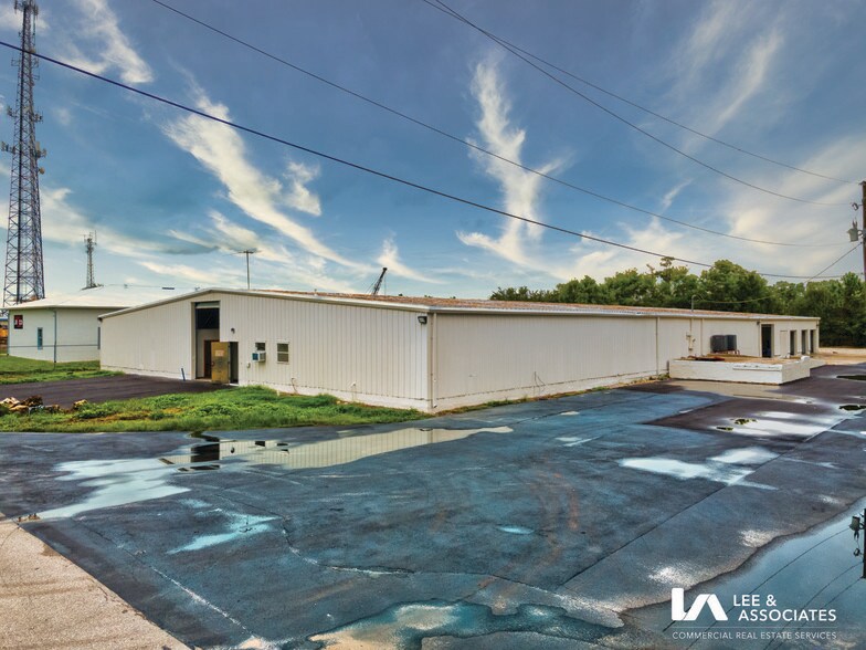 More Photos Of 10980 Enterprise Ave, Bonita Springs Warehouse For Lease