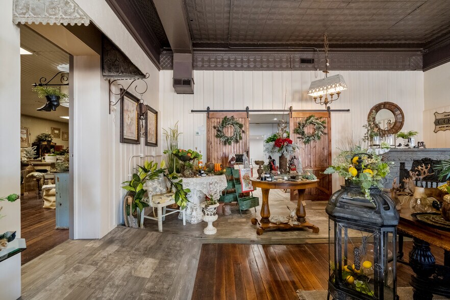 More Photos Of 122 E Cranston Ave, Fowler Flex For Sale