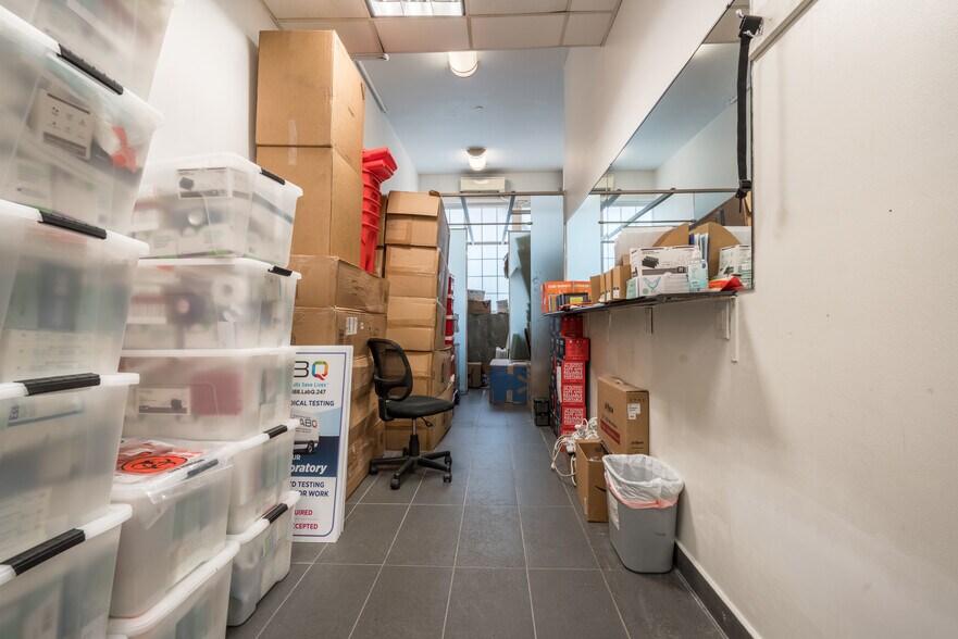More Photos Of 143 W 72nd St, New York Storefront Retail Office For Lease