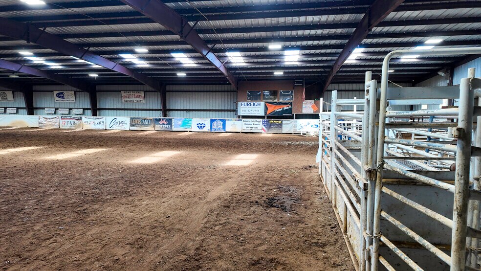 More Photos Of 99 Stacks Dr, Damascus Horse Stables For Sale