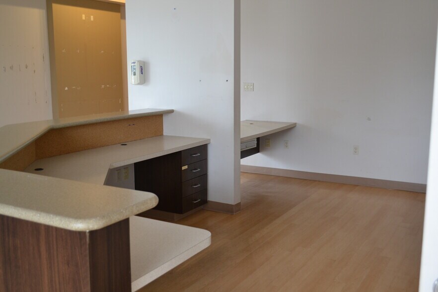 More Photos Of 17966 N Tamiami Trl, North Fort Myers Storefront Retail Office For Lease