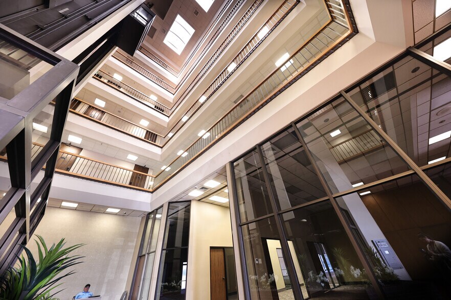 More Photos Of 3649 Leopard St, Corpus Christi Office For Lease