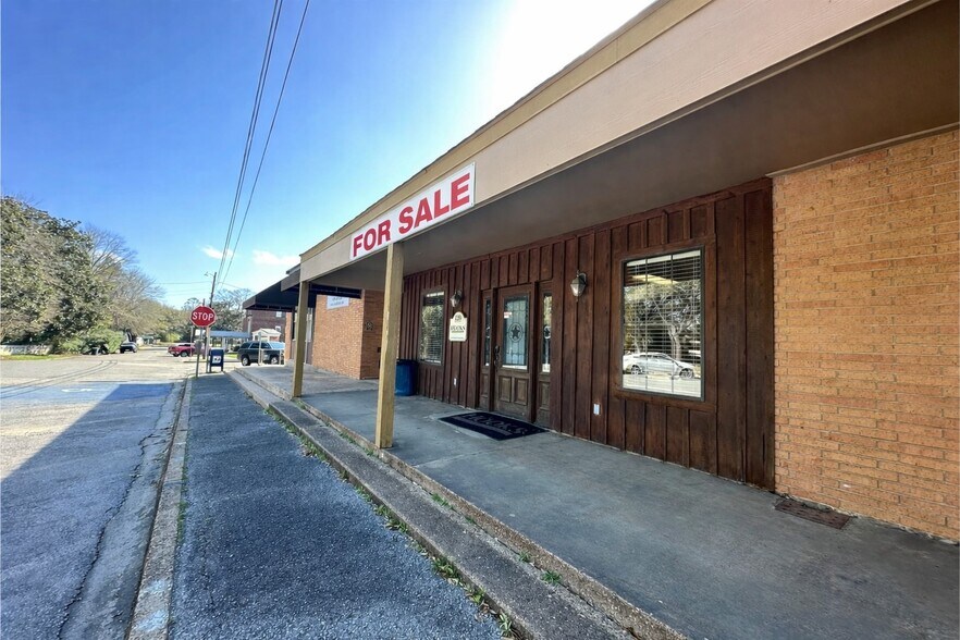 More Photos Of 120 S Charlton St, Woodville Office For Sale