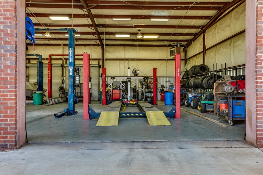 More Photos Of 1001 Mally St, Tuscaloosa Auto Repair For Sale
