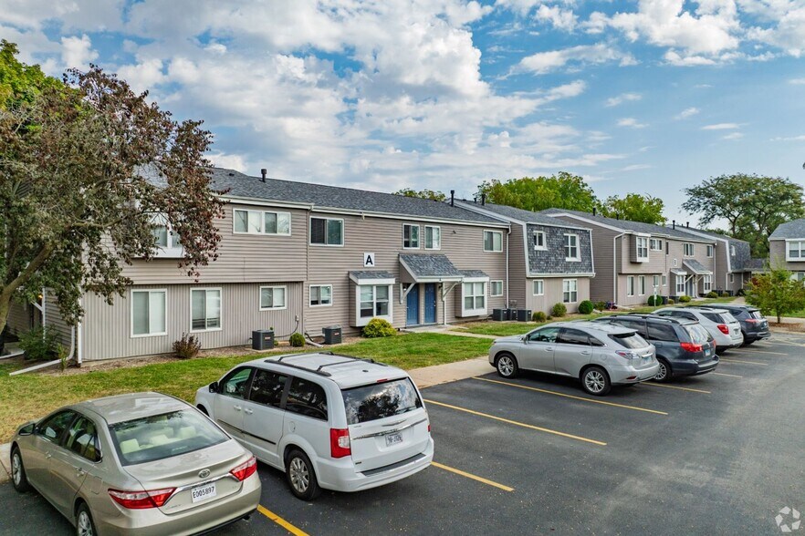 More Photos Of 4000 Archer Dr, East Moline Apartments For Sale