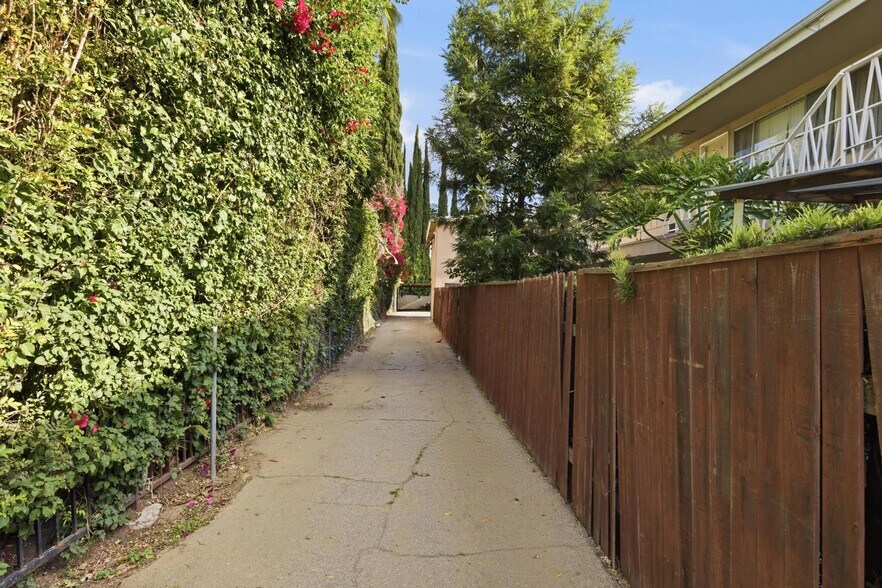 More Photos Of 18611 Clark St, Tarzana Apartments For Sale