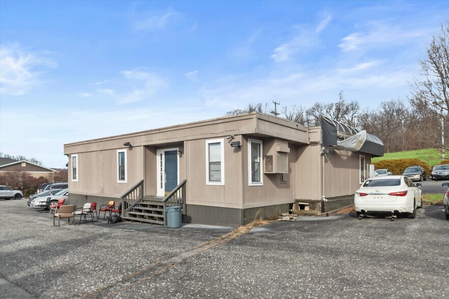 More Photos Of 4028 Hanover Pike, Manchester Auto Repair For Sale